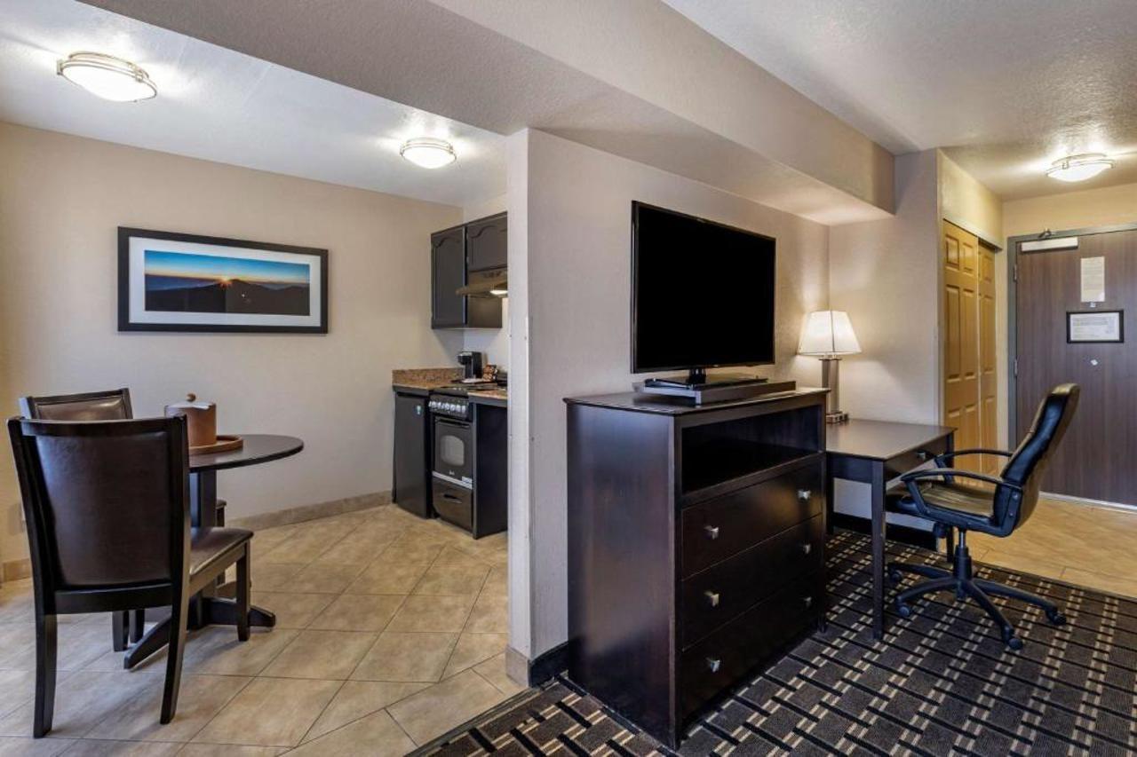 Best Western Plus Las Vegas West Exterior photo